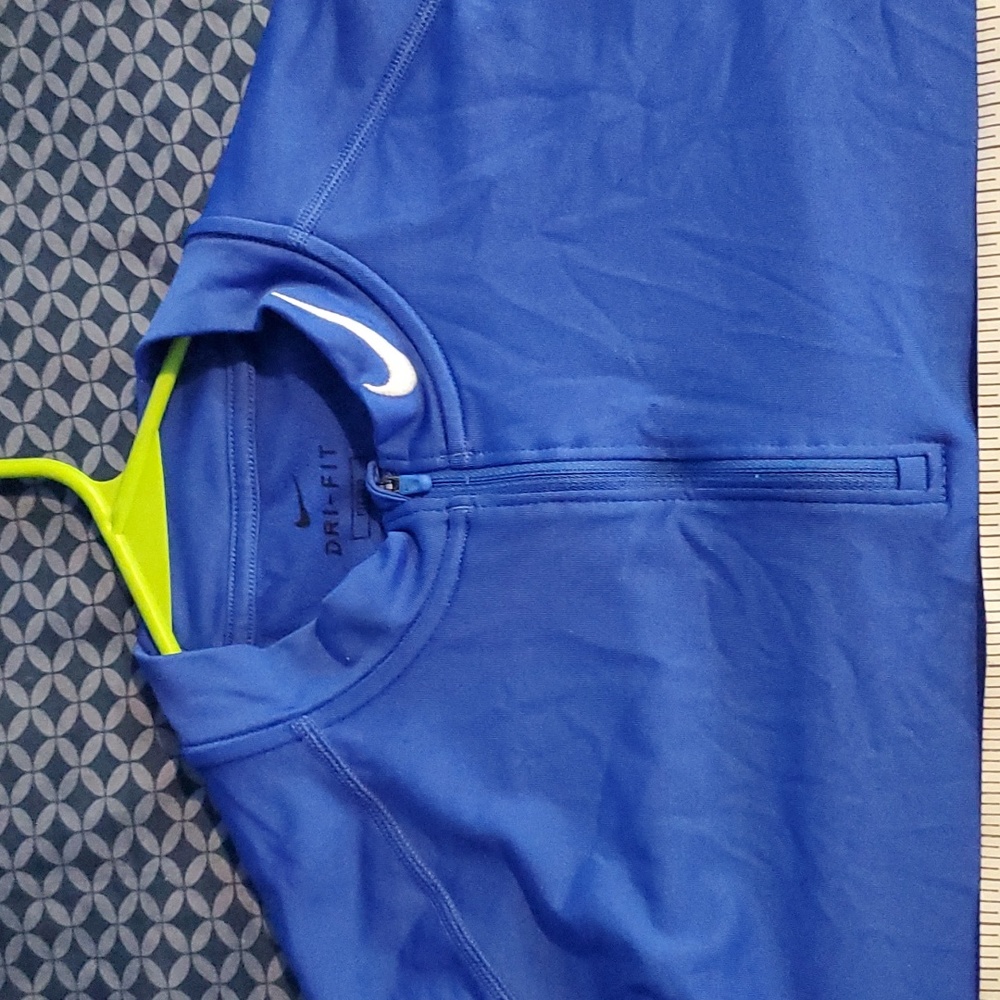 Dri fit nike long sleeve pullover sweater